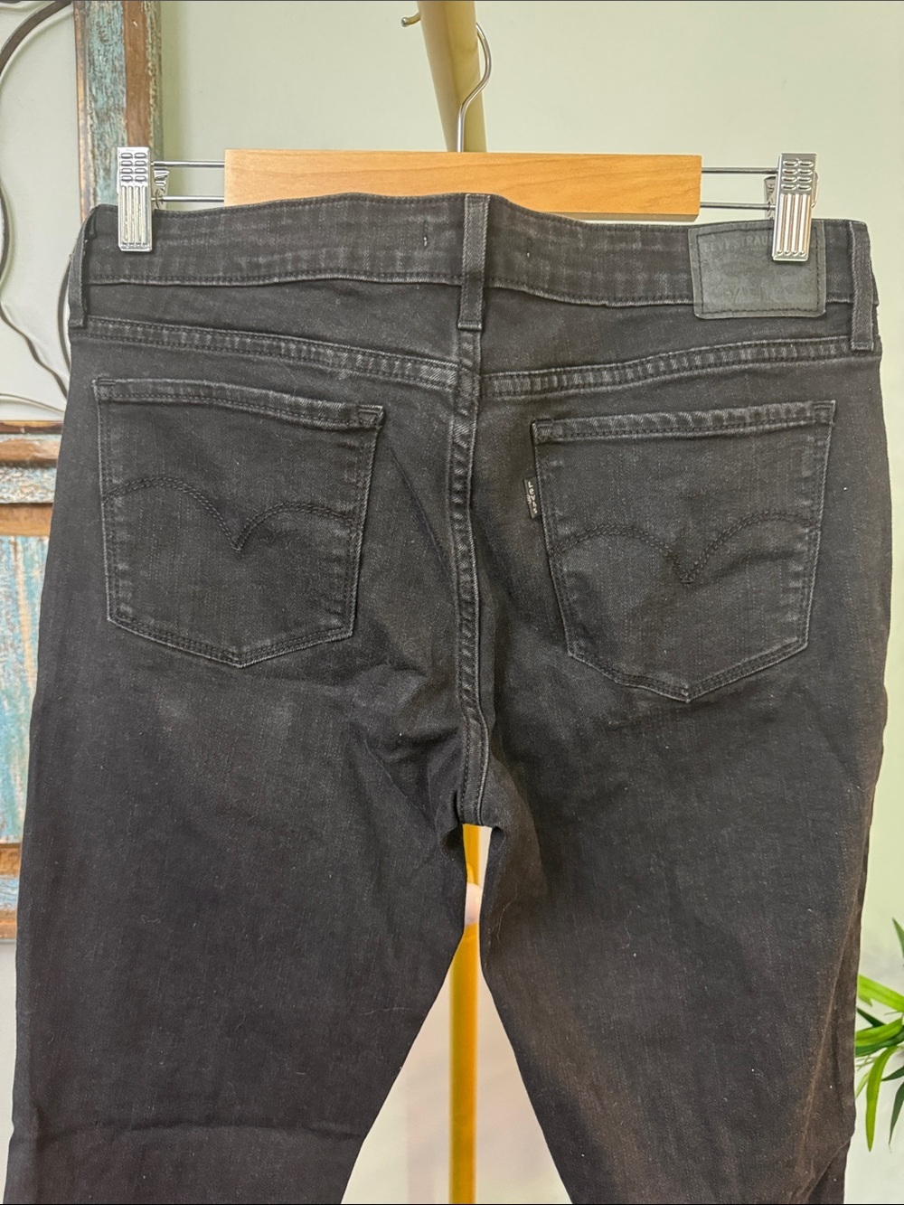 Levi's 711 skinny Black Jeans EUC 30